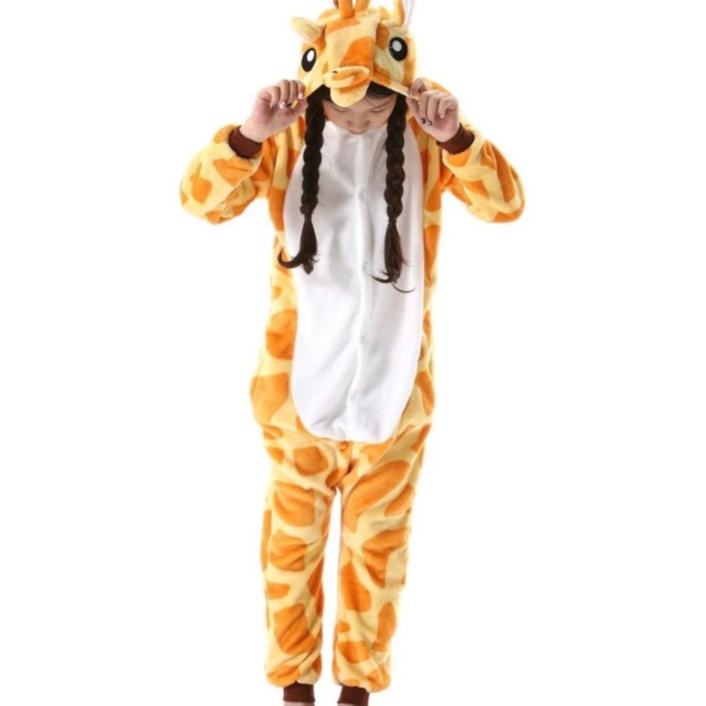 Giraffe Pajama Onsie. Youth Size 10-11. Never Worn.  Fleece Animal One Piece